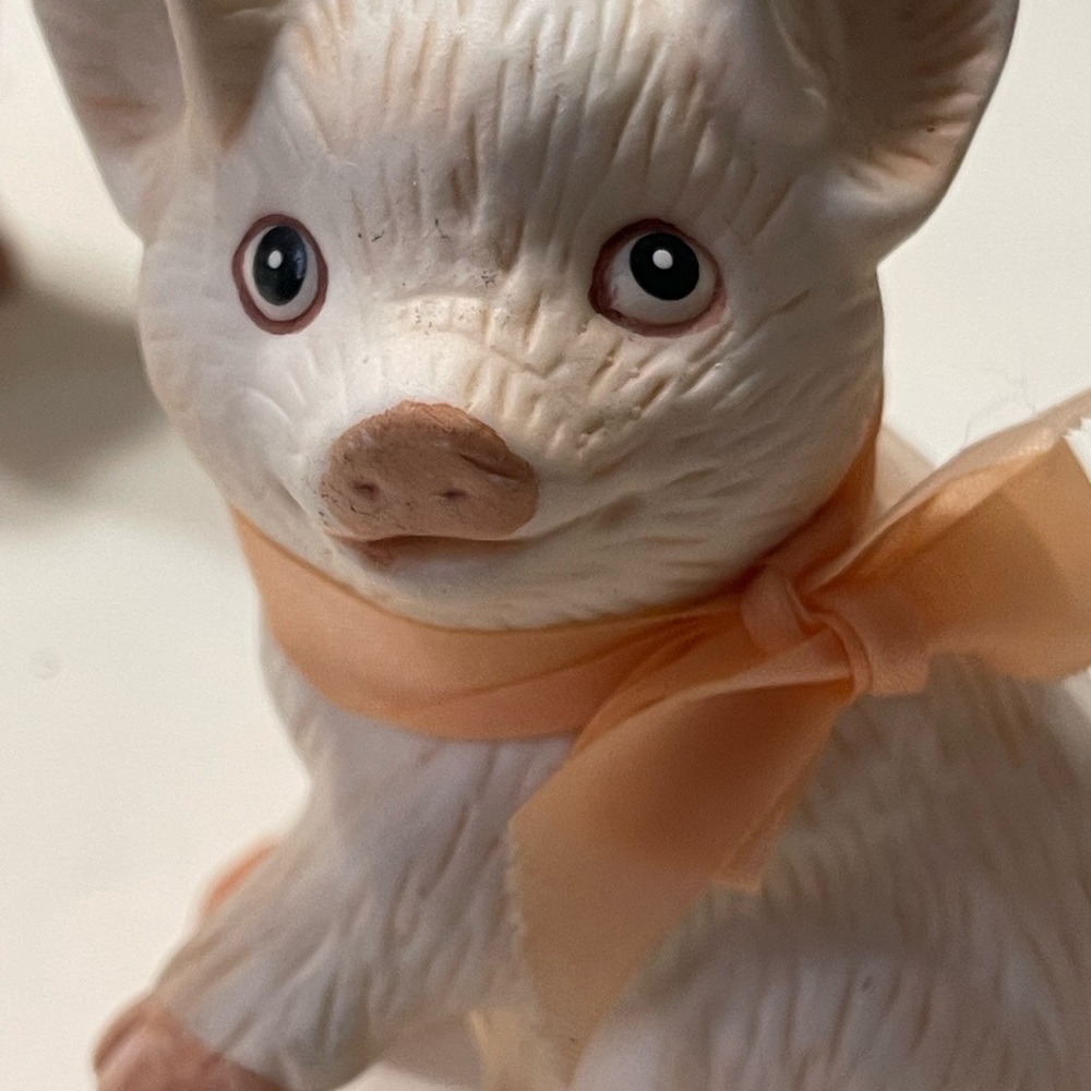 2 Pig Fingurines ENESCO Hand Painted Bisque 2.5” - Picture 4 of 9